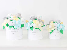 Load image into Gallery viewer, Neutral Baby Shower "Flowers" - Made of Baby items Theme - Baby Animals